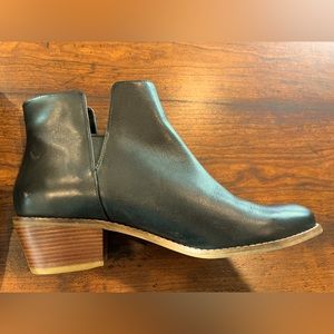 COLE HAAN black leather booties